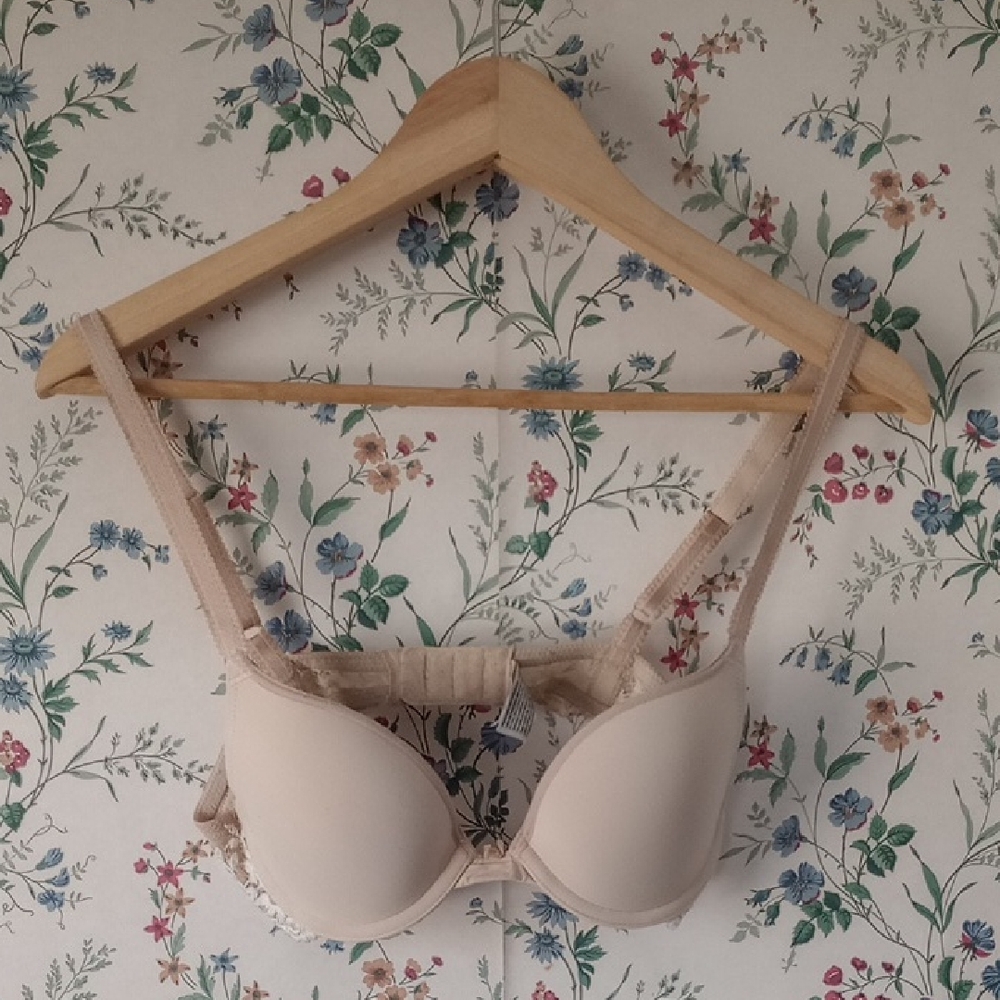 Wacoal 32B Nude And White Lace Wire Pushup Bra